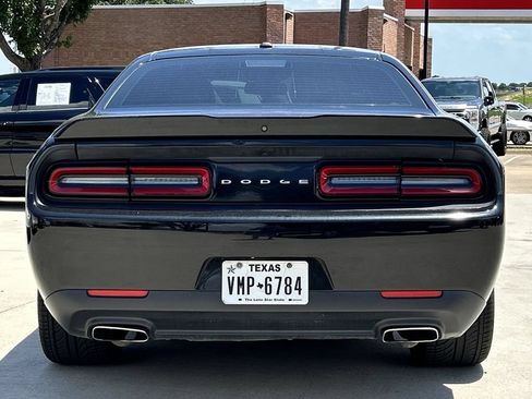 Used 2020 Dodge Challenger SXT RWD image 5