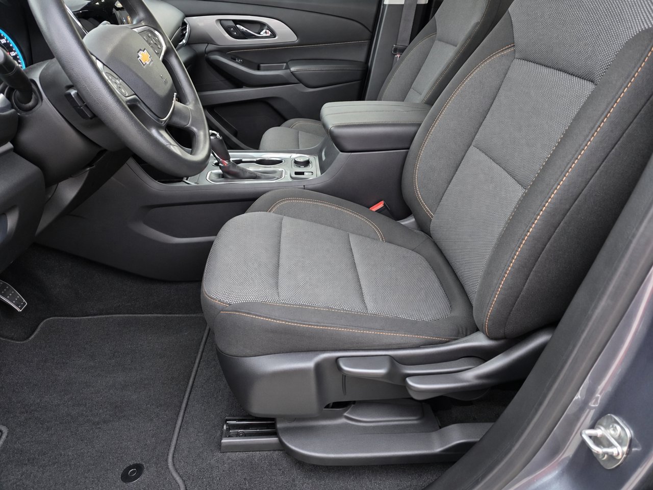 Used 2020 Chevrolet Traverse LS FWD image 13