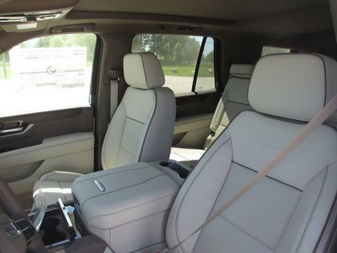 New 2026 GMC Yukon Denali w/ Sun & Power Step Package AWD/4WD image 11