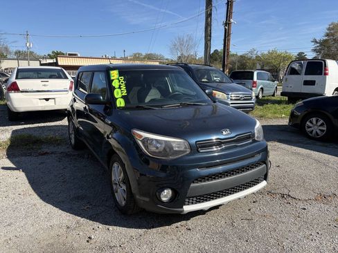 Used 2019 Kia Soul + FWD image 2