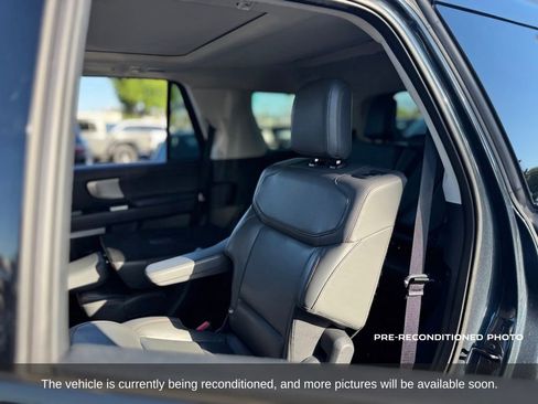 Used 2025 Ford Expedition Active AWD/4WD image 12