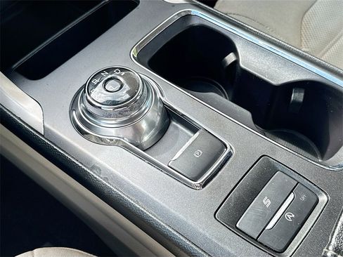Used 2020 Ford Fusion SE image 17