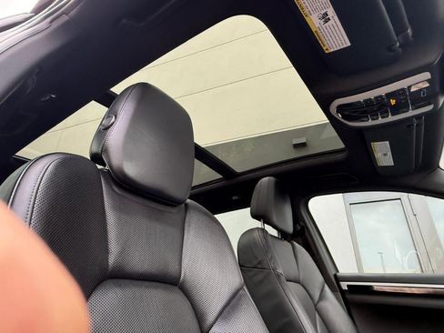 Used 2016 Porsche Cayenne S image 28