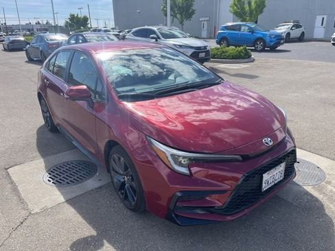 Used 2026 Toyota Corolla SE image 3