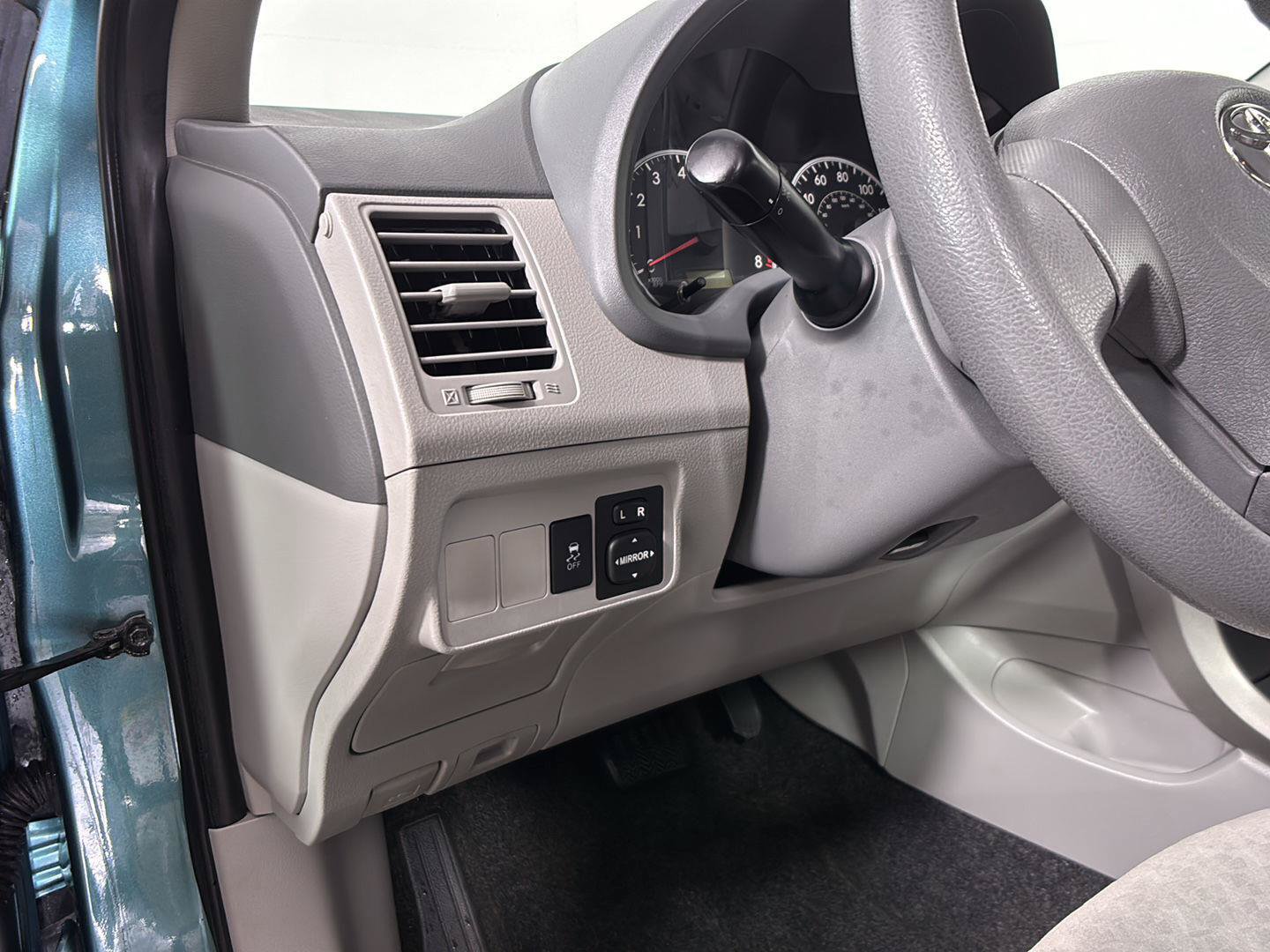 Used 2009 Toyota Corolla LE w/ All Weather Guard Pkg FWD image 27