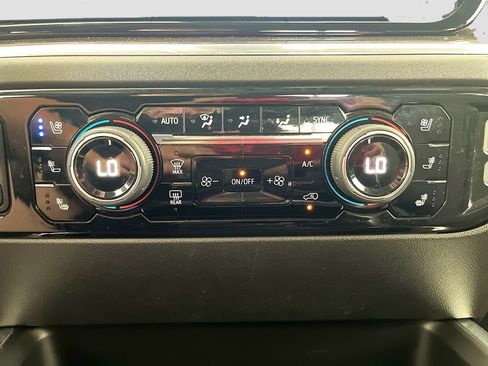 Used 2024 Chevrolet Silverado 2500 LTZ w/ LTZ Premium Package image 16