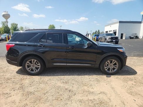 Used 2021 Ford Explorer XLT w/ Equipment Group 202A AWD/4WD image 3