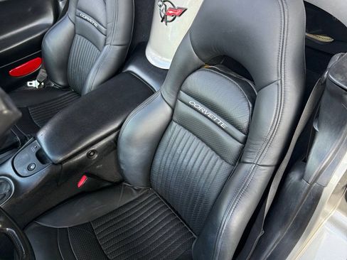 Used 2001 Chevrolet Corvette Convertible w/ Preferred Equipment Group2 image 7
