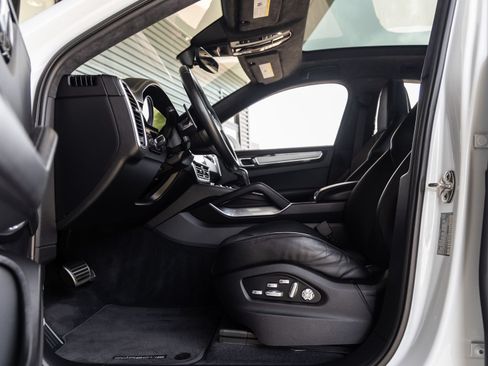 Certified 2020 Porsche Cayenne Turbo AWD/4WD image 26