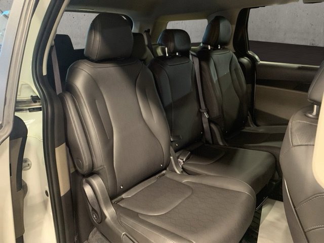 New 2027 Kia Carnival FWD image 6