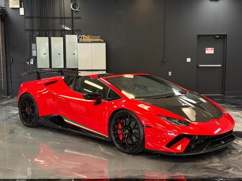 Used 2018 Lamborghini Huracan Performante AWD/4WD image 1
