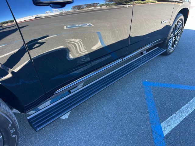 Used 2024 Cadillac Escalade ESV V w/ Heavy-Duty Trailer Package AWD/4WD image 28