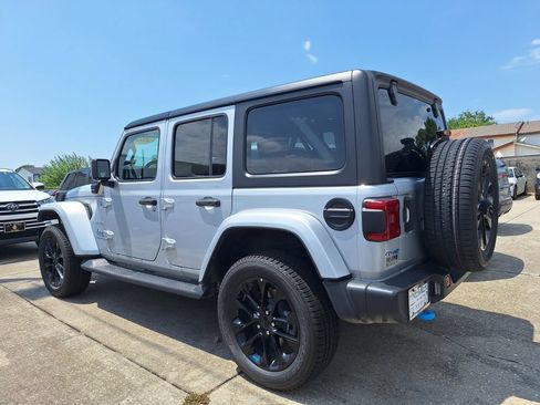 Used 2023 Jeep Wrangler Unlimited Sahara AWD/4WD image 4