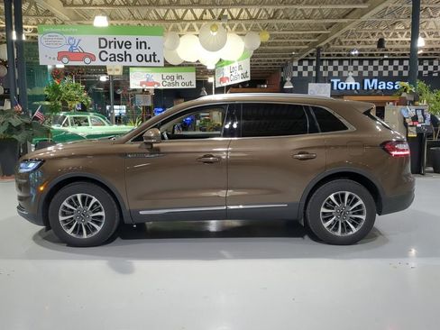 Used 2022 Lincoln Nautilus AWD w/ Premium Package image 11