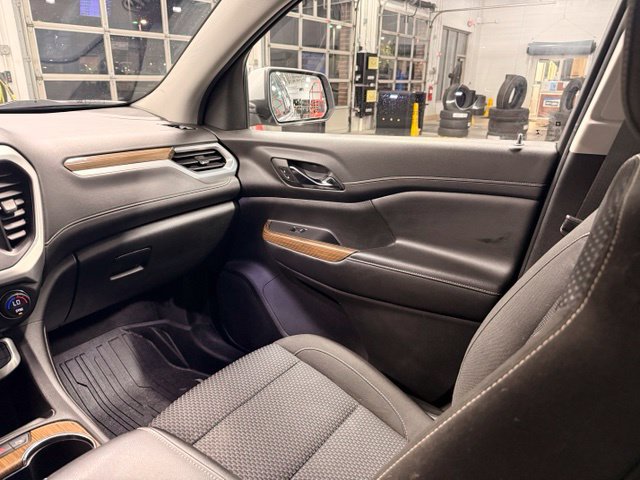 Used 2020 GMC Acadia SLE w/ Driver Convenience Package FWD image 18