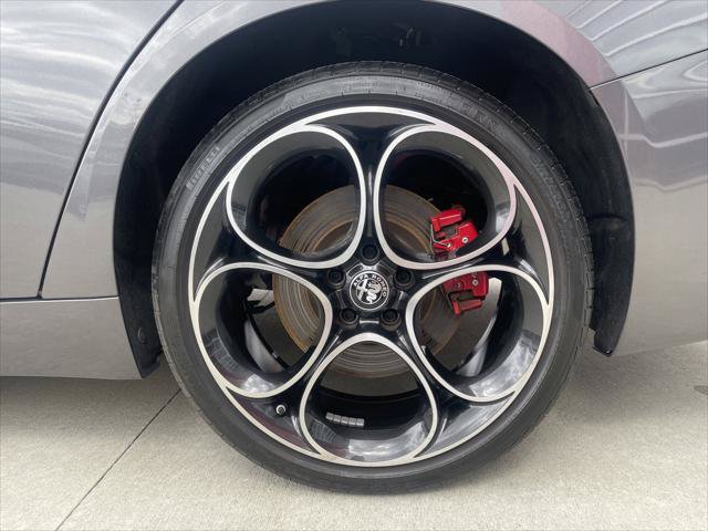 Certified 2022 Alfa Romeo Giulia Veloce AWD/4WD image 8