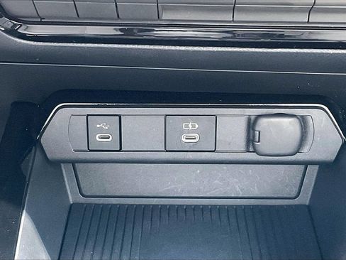 Used 2023 Toyota Prius LE FWD image 17