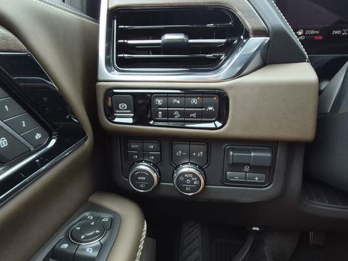 Used 2025 GMC Yukon Denali Ultimate AWD/4WD image 24
