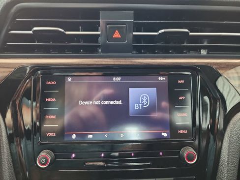 Used 2022 Volkswagen Passat 2.0T FWD image 27