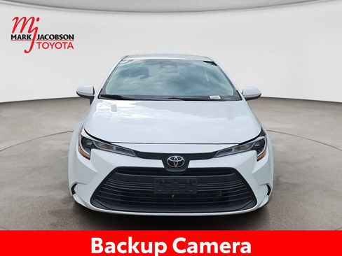 Used 2024 Toyota Corolla LE FWD image 3