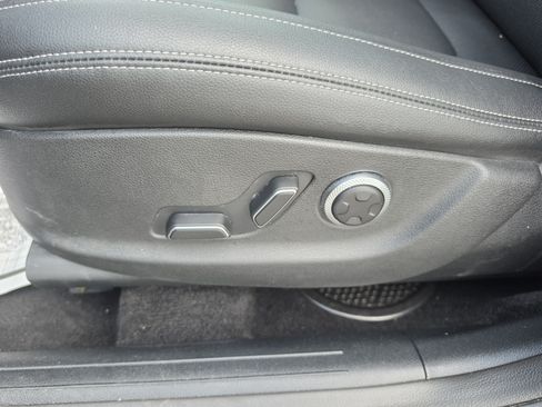 Used 2025 Genesis GV70 2.5T AWD/4WD image 25