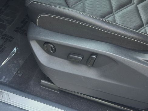 Used 2025 Volkswagen Atlas SE image 23