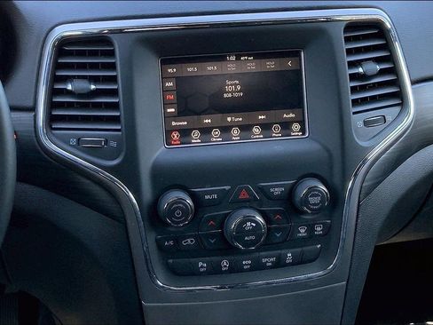 Certified 2021 Jeep Grand Cherokee Laredo AWD/4WD image 6