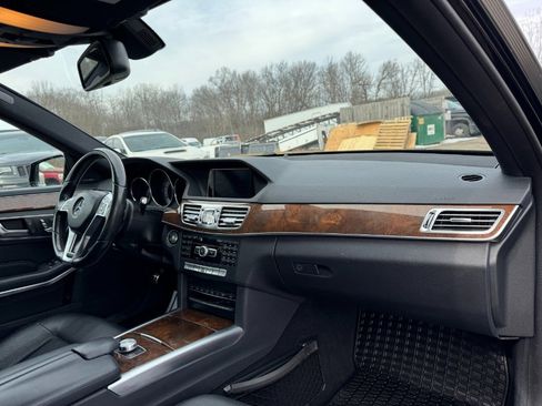 Used 2014 Mercedes-Benz E 350 4MATIC Sedan image 19