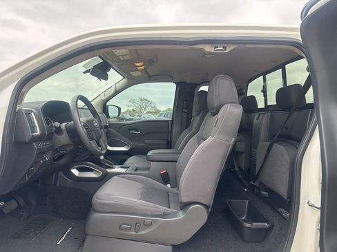 Certified 2025 Nissan Frontier SV w/ SV Convenience Package image 33