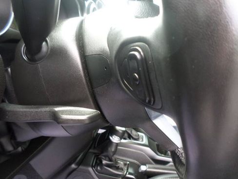 Used 2022 Jeep Wrangler Unlimited Sahara AWD/4WD image 22