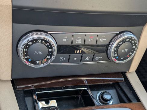 Used 2010 Mercedes-Benz GLK 350 2WD image 24