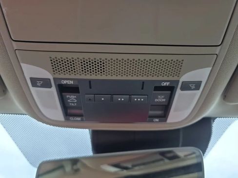 Used 2018 Acura TLX FWD image 35