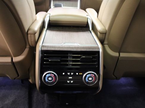 Used 2024 Land Rover Range Rover Long Wheelbase Autobiography image 34