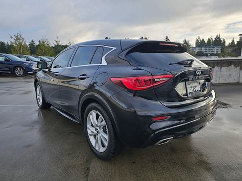 Used 2018 INFINITI QX30 w/ Cargo Package image 6