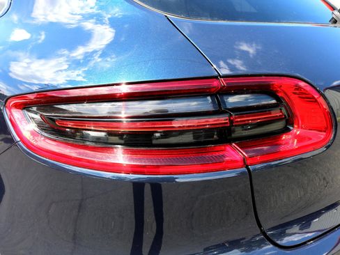 Used 2017 Porsche Macan S image 11