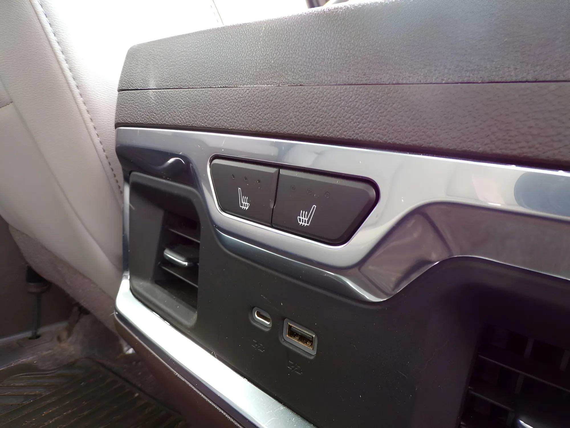 Used 2022 Chevrolet Silverado 1500 LTZ w/ LTZ Premium Package AWD/4WD image 10