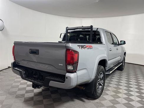 Used 2019 Toyota Tacoma TRD Sport w/ Technology Package AWD/4WD image 7