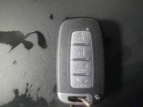 Used 2020 Hyundai Santa Fe SEL FWD image 32