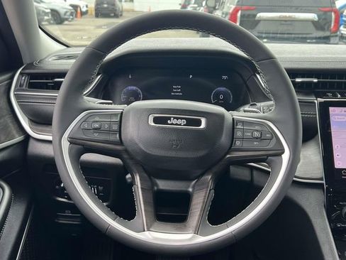 Used 2023 Jeep Grand Cherokee L Limited w/ Luxury Tech Group II image 16