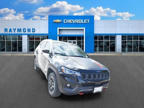 Used 2024 Jeep Compass Trailhawk AWD/4WD image 9