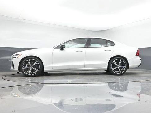 Used 2025 Volvo S60 B5 Plus FWD image 14