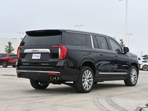 Used 2023 GMC Yukon XL Denali AWD/4WD image 9