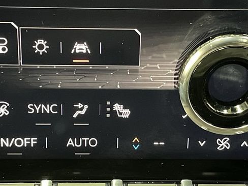 Used 2024 GMC Acadia Denali image 8