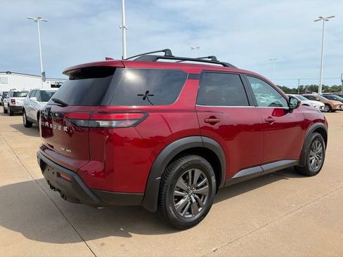 Used 2022 Nissan Pathfinder SV w/ SV Premium Package AWD/4WD image 3