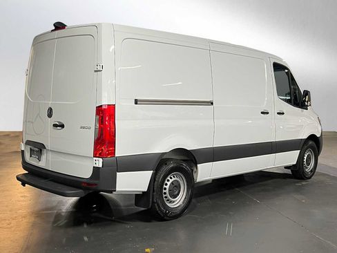 Used 2025 Mercedes-Benz Sprinter 2500 image 3