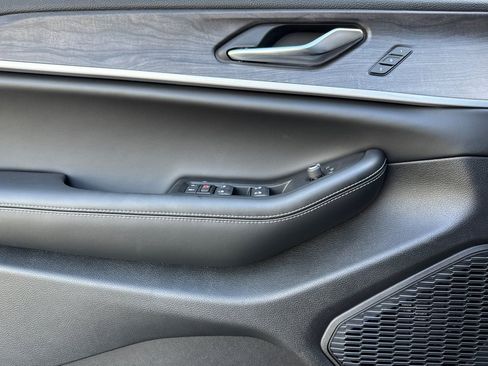 New 2025 Jeep Grand Cherokee L Limited w/ Black Appearance Package image 10