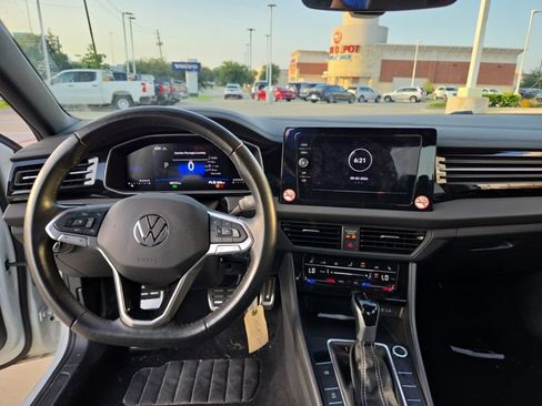 Used 2025 Volkswagen Jetta Sport FWD image 12