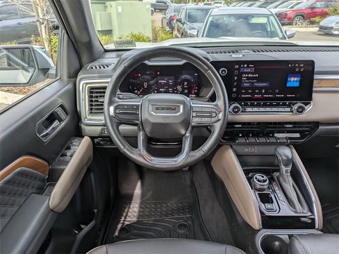 Used 2024 GMC Canyon Denali image 15
