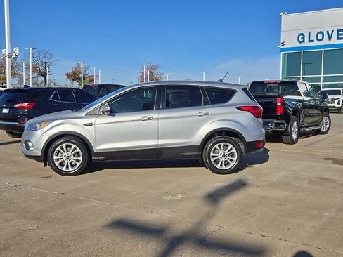 Used 2019 Ford Escape SE image 2