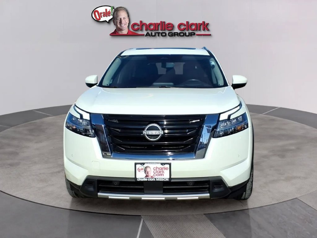 Used 2023 Nissan Pathfinder Platinum FWD image 8
